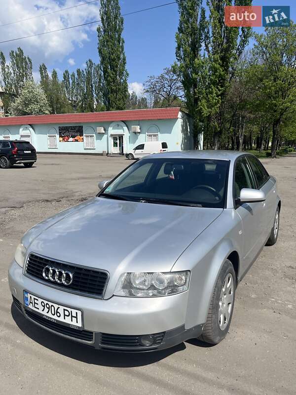 Седан Audi A4 2001 в Першотравенске
