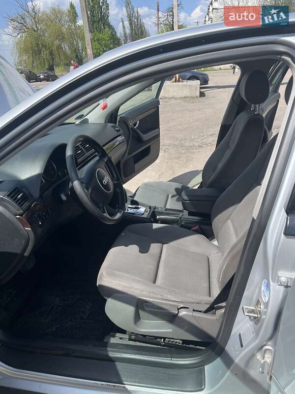 Седан Audi A4 2001 в Першотравенске