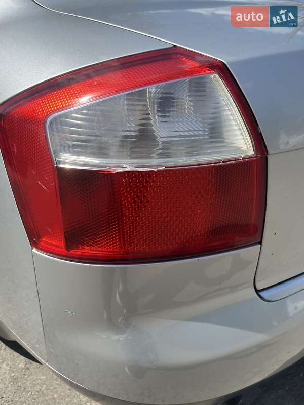 Седан Audi A4 2001 в Першотравенске