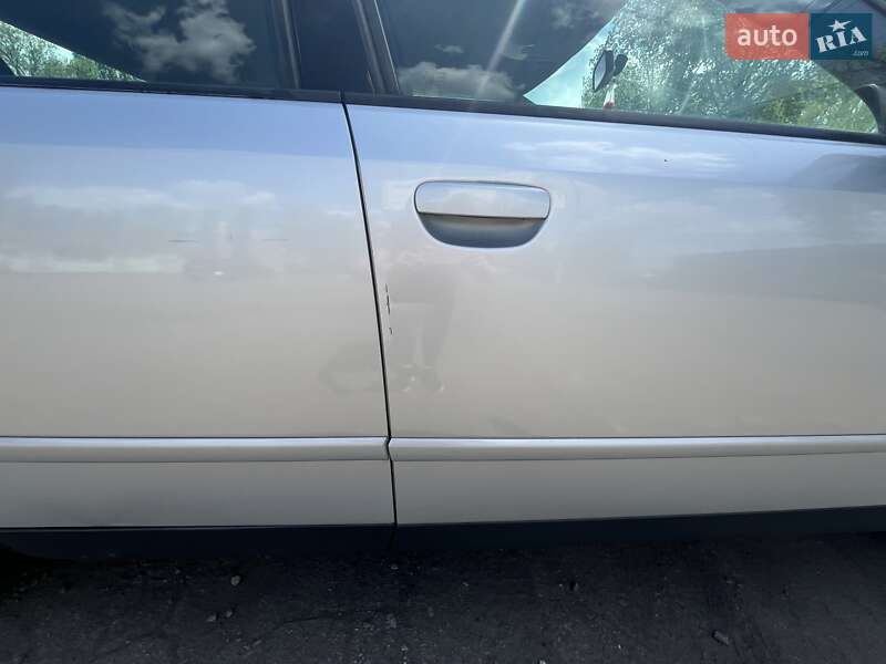 Седан Audi A4 2001 в Першотравенске