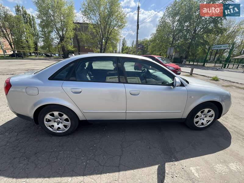 Седан Audi A4 2001 в Першотравенске