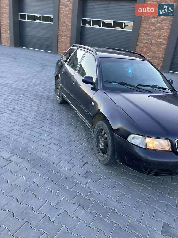 Універсал Audi A4 1997 в Чернівцях