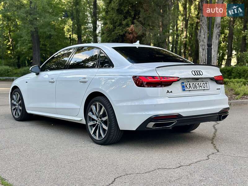 Седан Audi A4 2019 в 