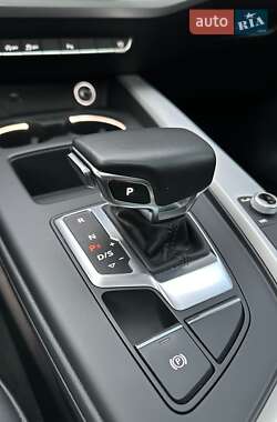 Седан Audi A4 2019 в 