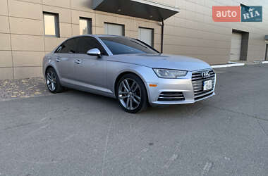 Седан Audi A4 2015 в 