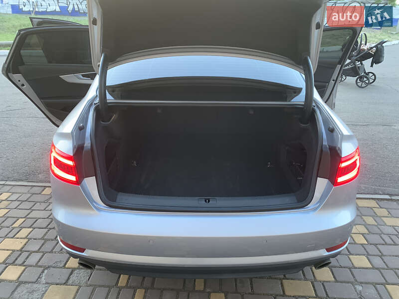 Седан Audi A4 2015 в Кривому Розі