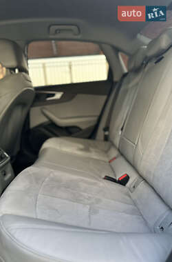 Седан Audi A4 2021 в 