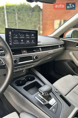 Седан Audi A4 2021 в 