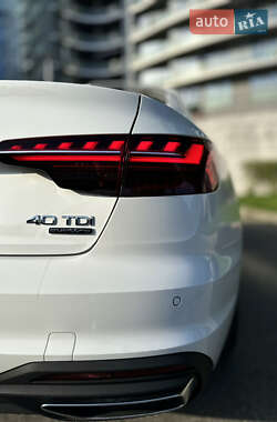 Седан Audi A4 2021 в 