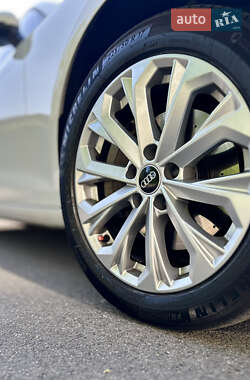 Седан Audi A4 2021 в 