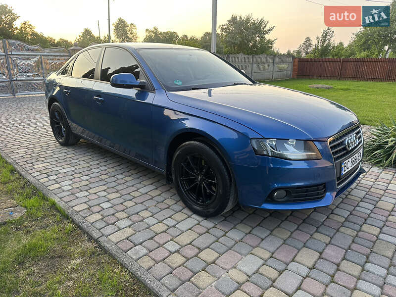 Седан Audi A4 2011 в Ивано-Франковске