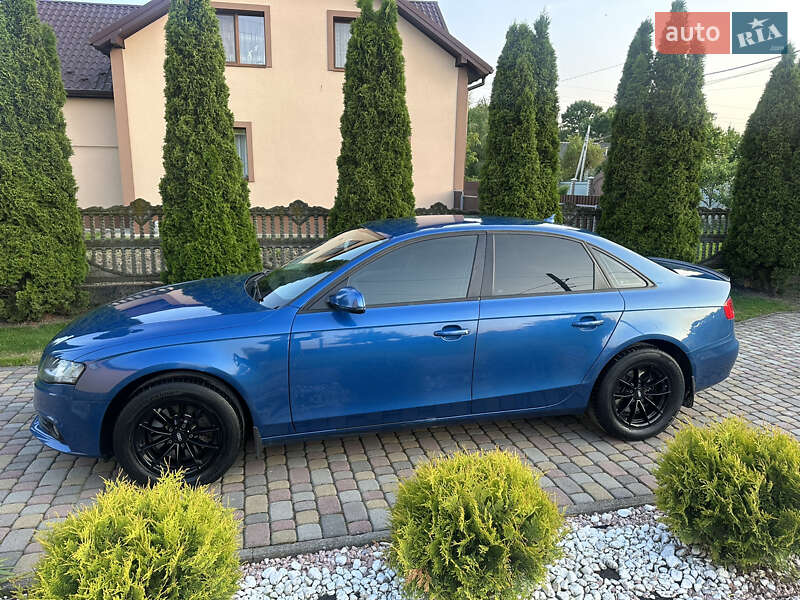 Седан Audi A4 2011 в Ивано-Франковске