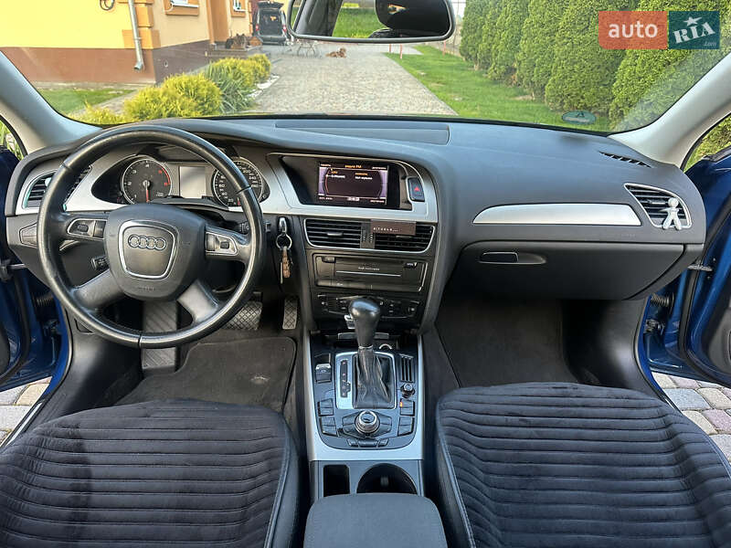 Седан Audi A4 2011 в Ивано-Франковске