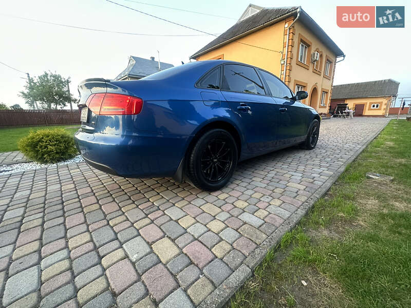 Седан Audi A4 2011 в Ивано-Франковске