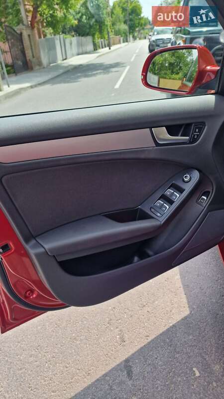 Седан Audi A4 2012 в Черновцах