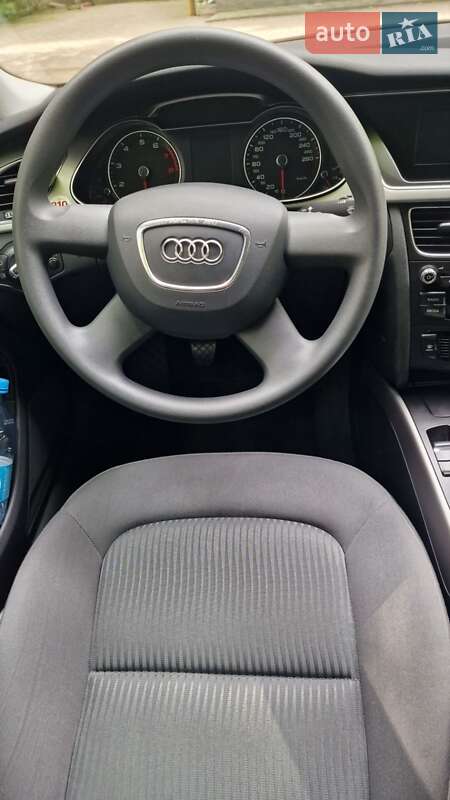 Седан Audi A4 2012 в Черновцах