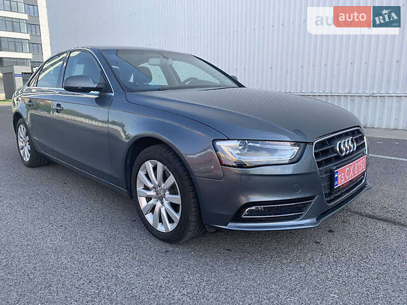 Седан Audi A4 2013 в Кролевці