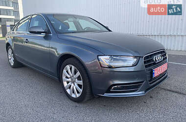 Седан Audi A4 2013 в 