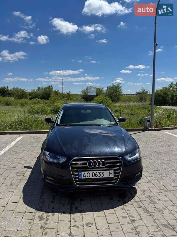 Седан Audi A4 2014 в 
