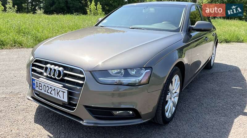 Седан Audi A4 2014 в Ямполе