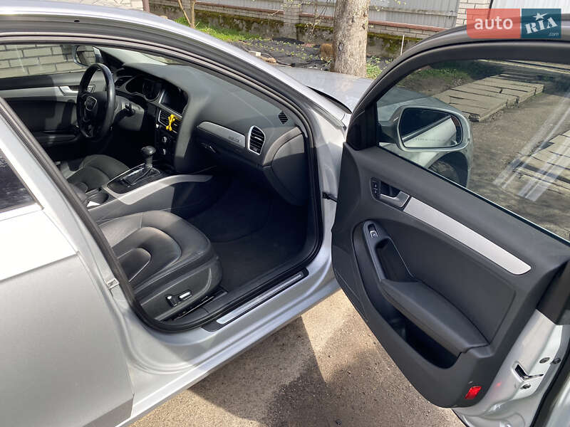 Седан Audi A4 2013 в Киеве