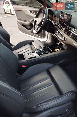 Седан Audi A4 2023 в 
