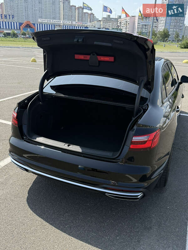 Седан Audi A4 2021 в Киеве