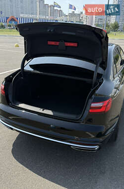 Седан Audi A4 2021 в 