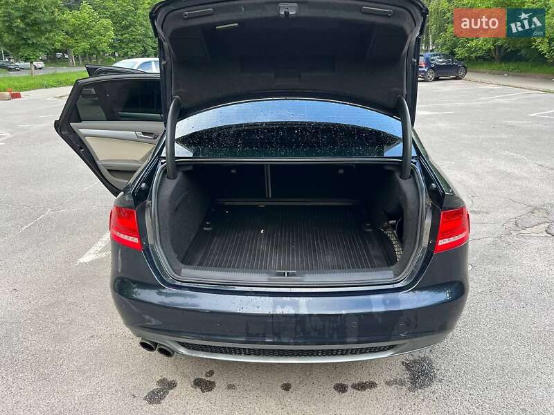Седан Audi A4 2011 в Виннице