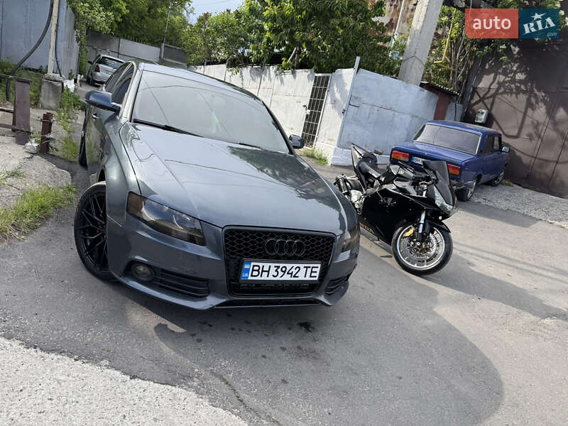 Седан Audi A4 2011 в Одессе