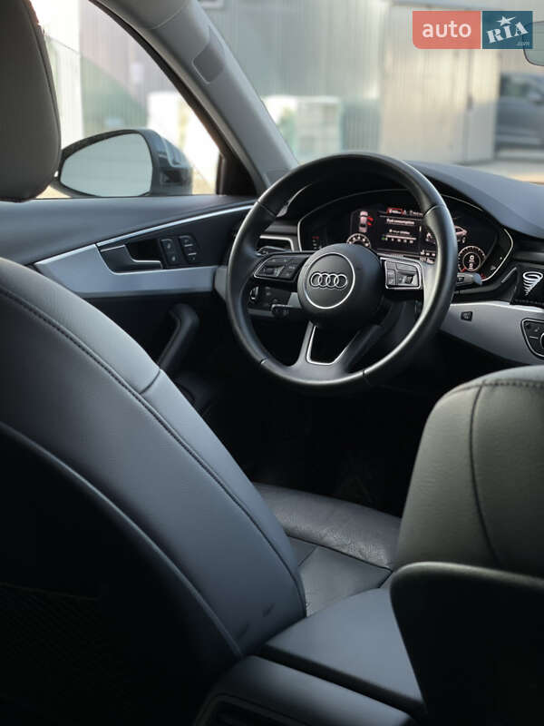 Седан Audi A4 2016 в Пустомытах