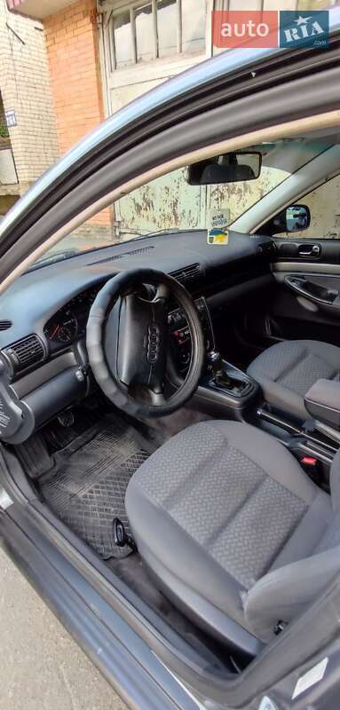 Седан Audi A4 1996 в Прилуках