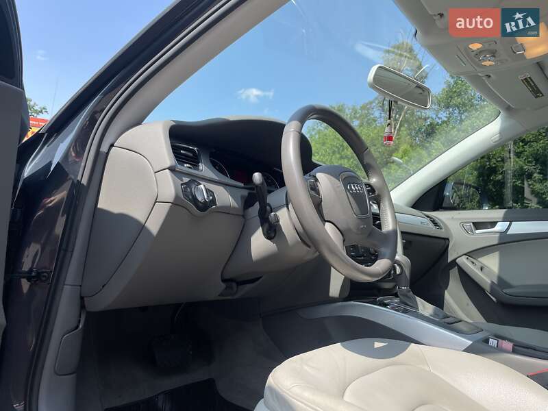 Седан Audi A4 2011 в Киеве