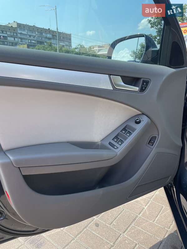 Седан Audi A4 2011 в Киеве