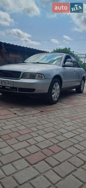 Седан Audi A4 1997 в Львове