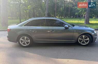 Седан Audi A4 2019 в 