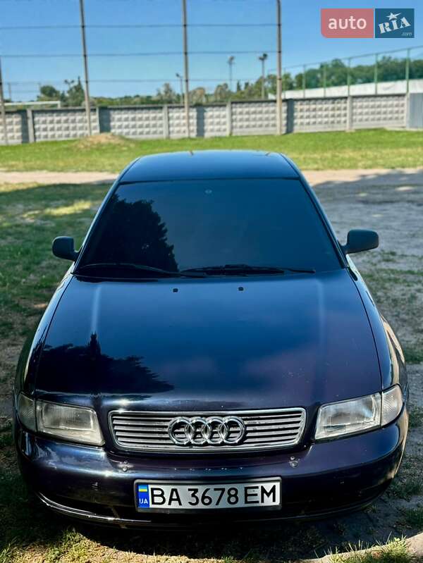 Седан Audi A4 1995 в Александрие
