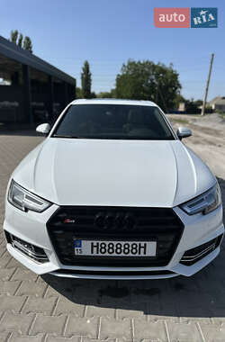 Седан Audi A4 2017 в 