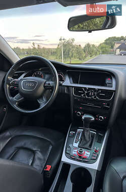 Седан Audi A4 2014 в Львове