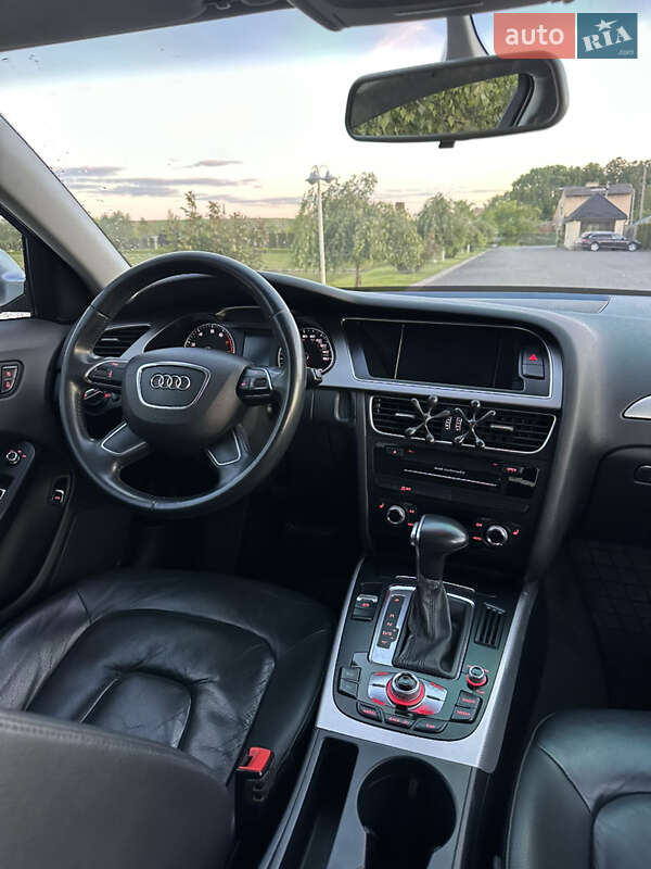 Седан Audi A4 2014 в Львові