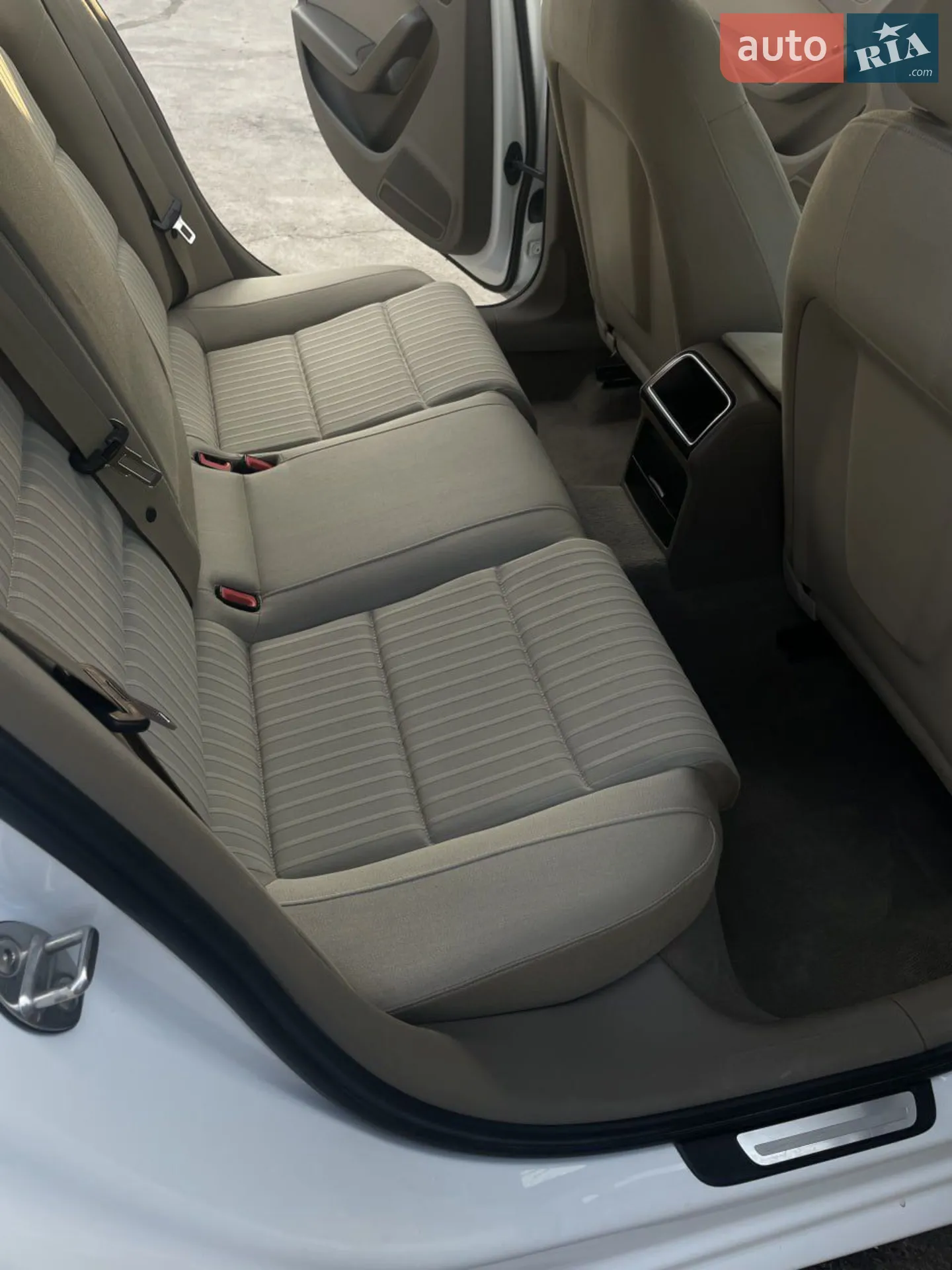 2010 Audi A4 - мініатюра 4