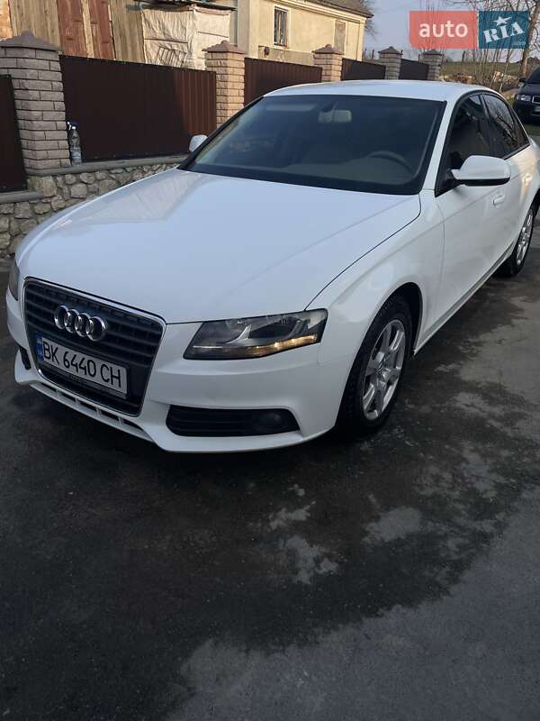 Седан Audi A4 2010 в 