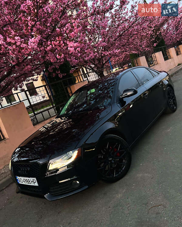 Седан Audi A4 2011 в Хусте