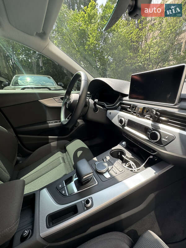 Универсал Audi A4 2016 в Киеве