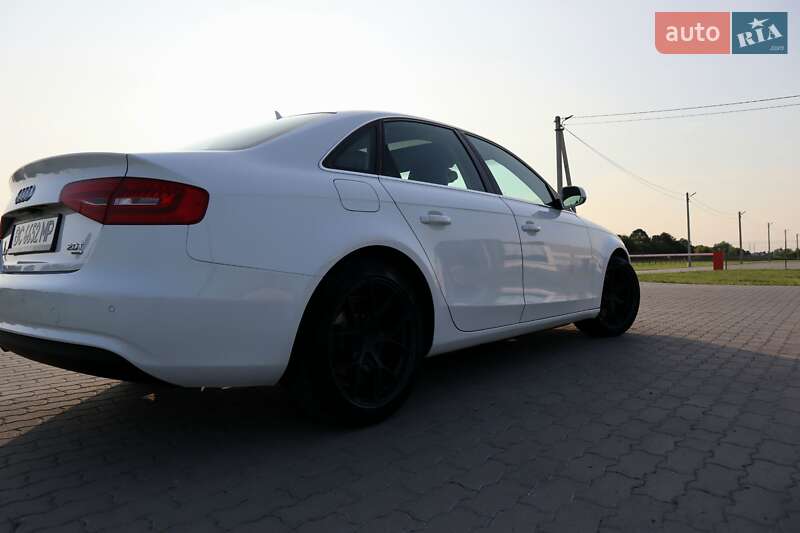 Седан Audi A4 2012 в Львове
