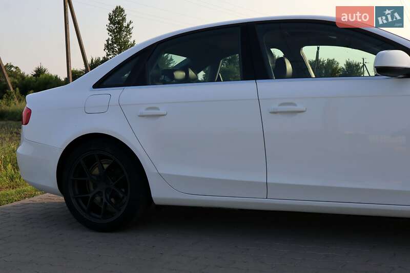 Седан Audi A4 2012 в Львове