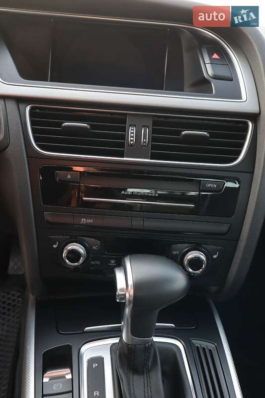 Седан Audi A4 2012 в Львове