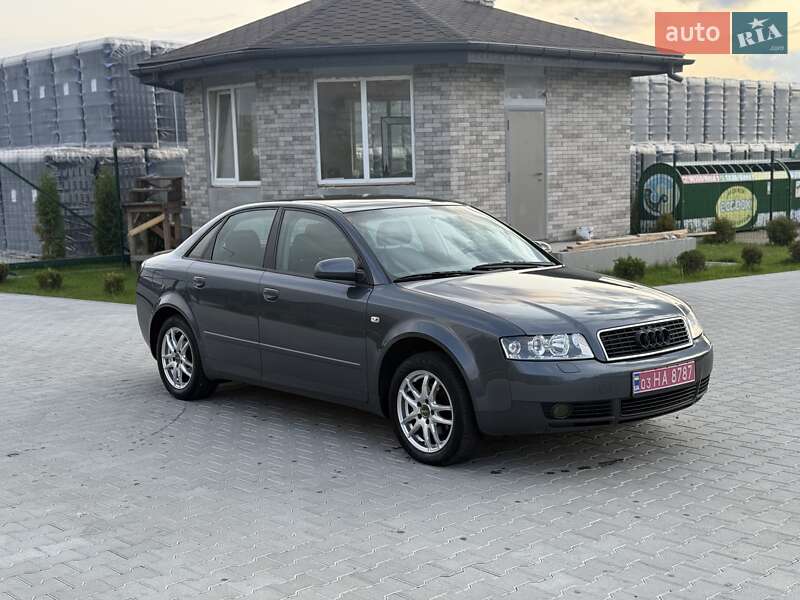 Седан Audi A4 2003 в Сарнах