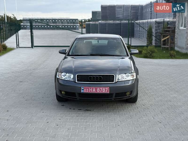 Седан Audi A4 2003 в Сарнах