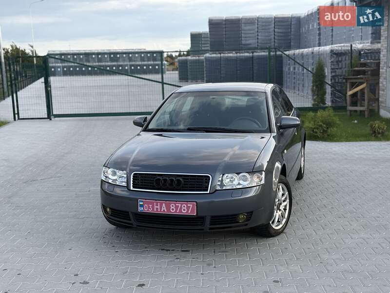 Седан Audi A4 2003 в Сарнах